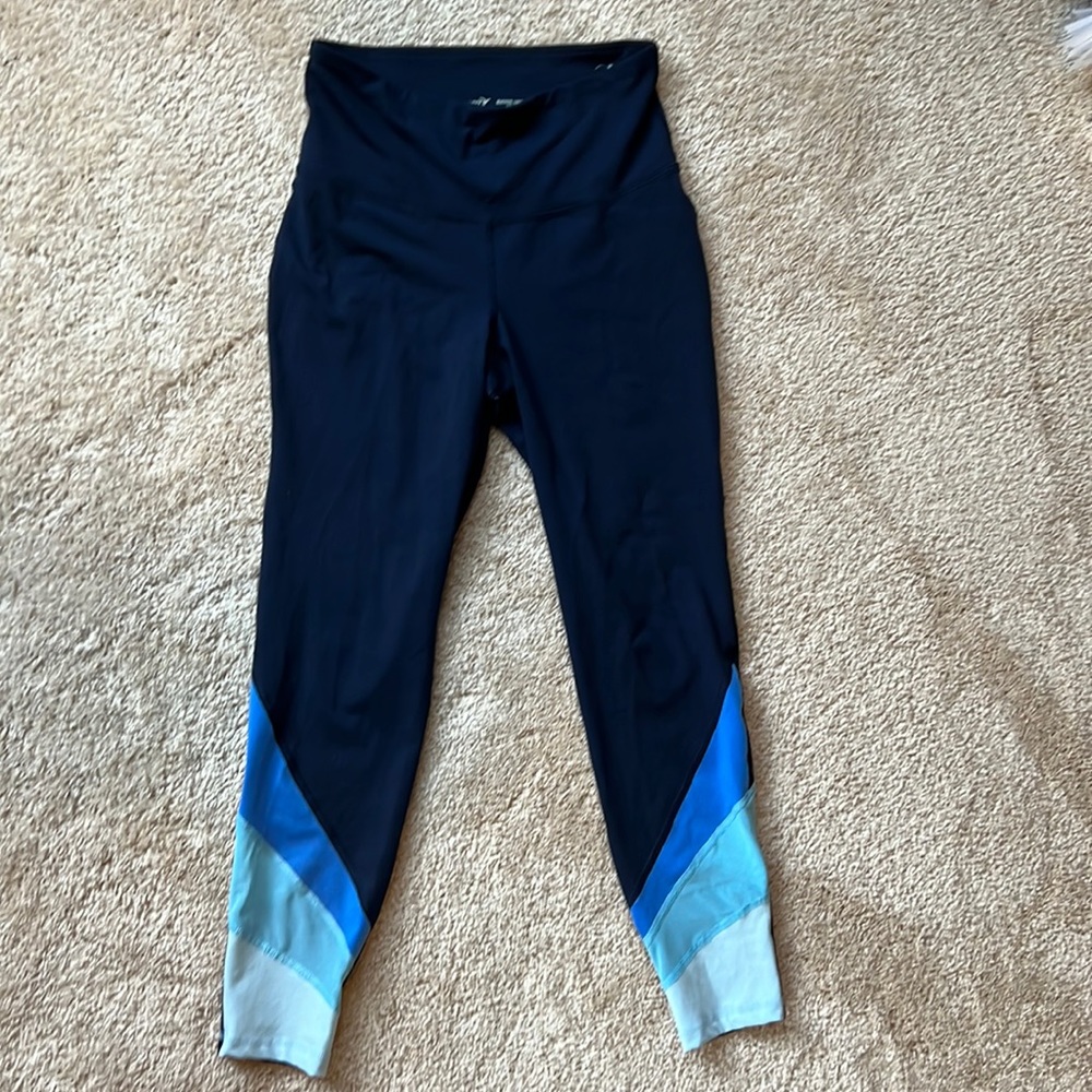 Old Navy Active Elevate leggings medium compression Medium womens athletic
